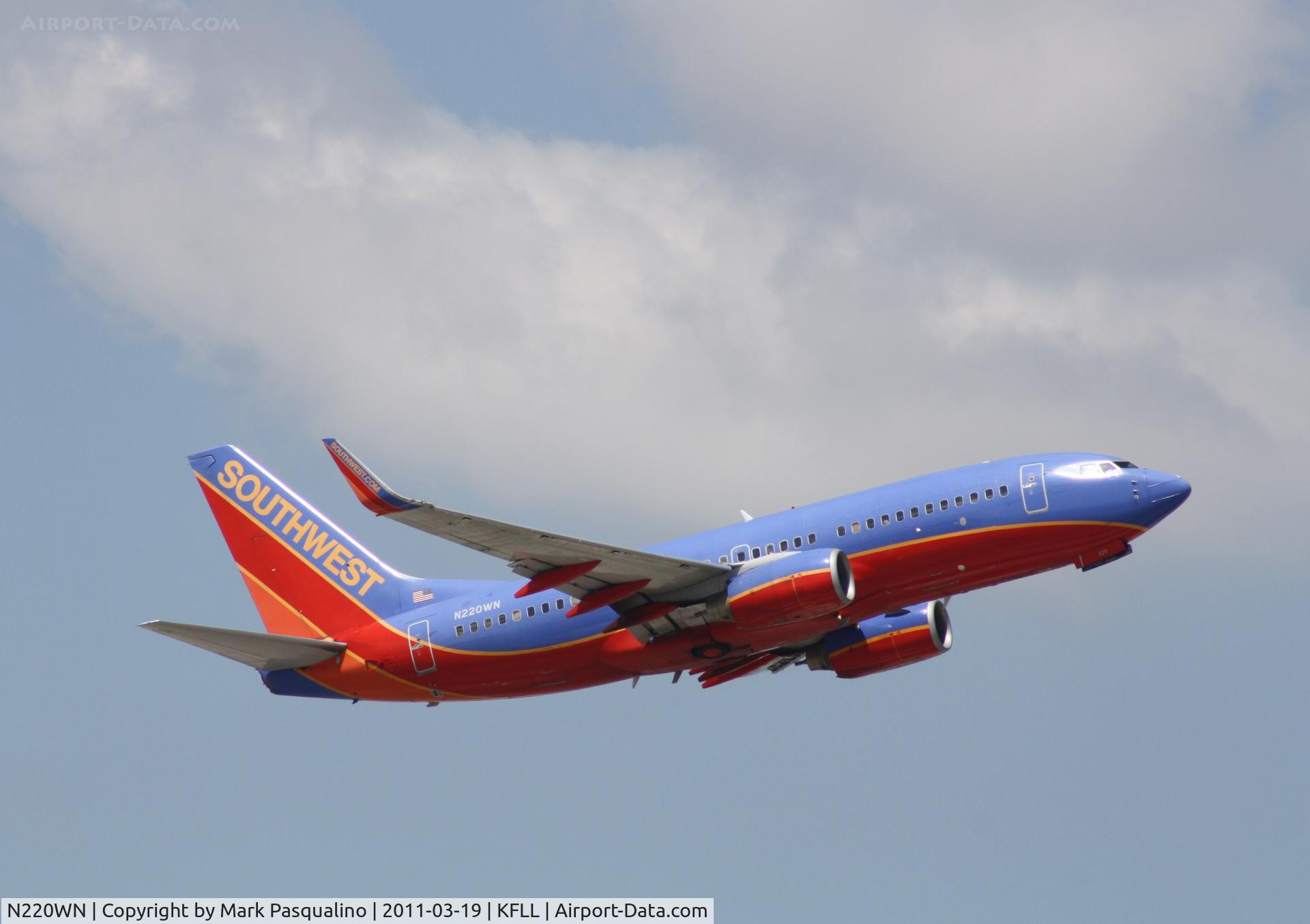 N220WN, 2005 Boeing 737-7H4 C/N 32491, Boeing 737-700