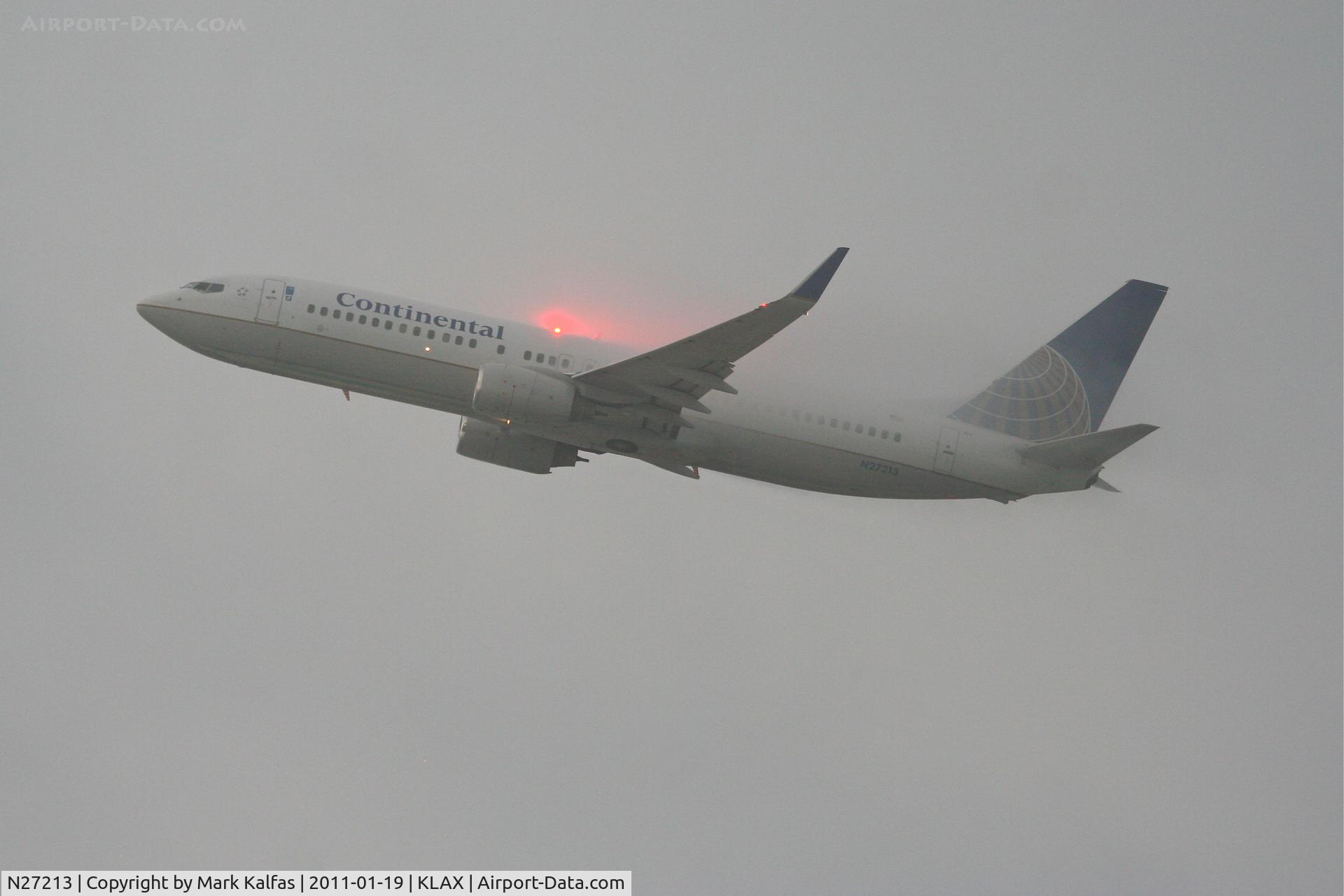 N27213, 1998 Boeing 737-824 C/N 28773, Continental Airlines Boeing 737-824, N27213 departing RWY 25R KLAX.