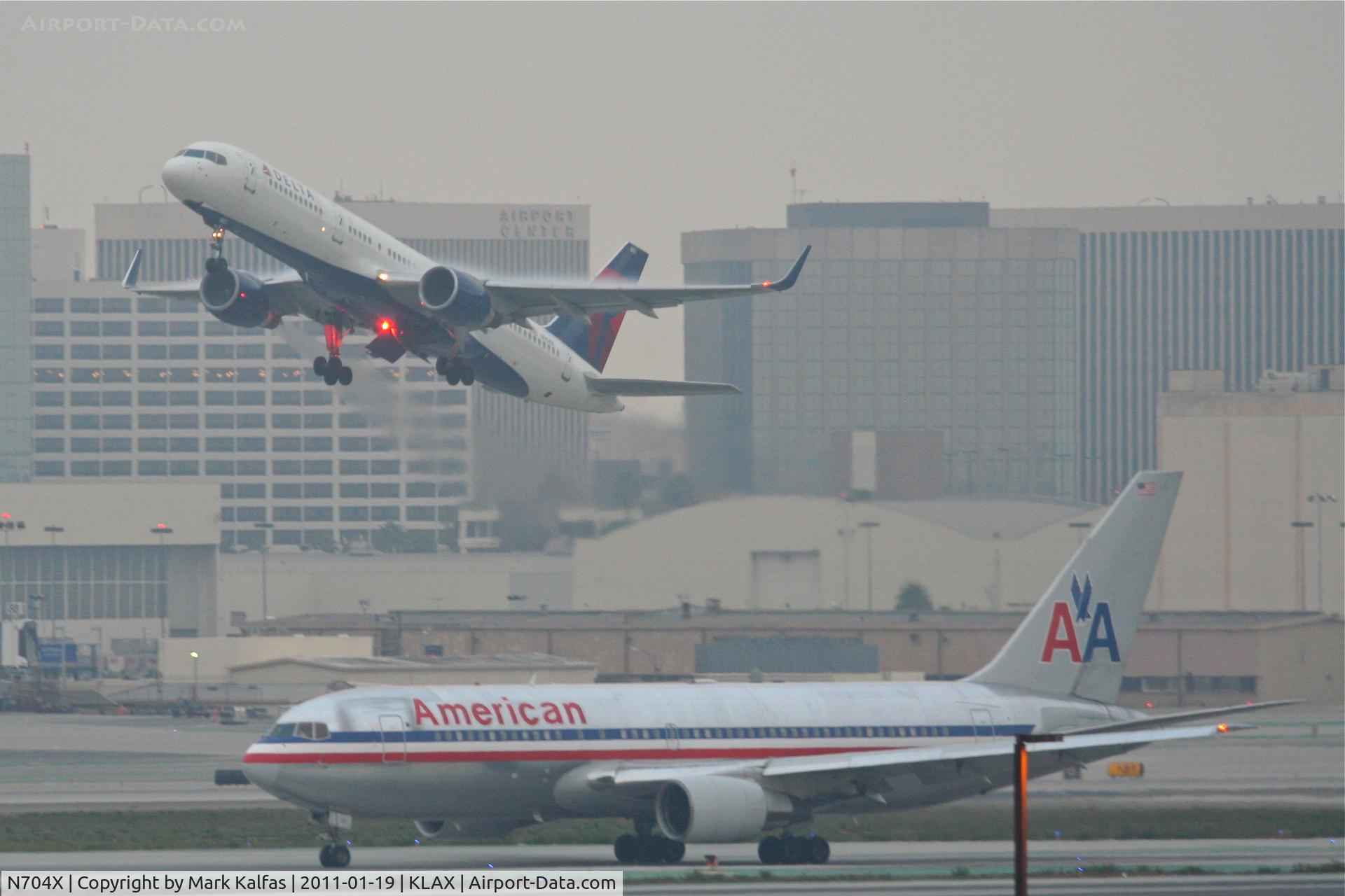 N704X, 1997 Boeing 757-2Q8 C/N 28163, Delta Airlines Boeing 757-2Q8, N704X departing RWY 25R KLAX.