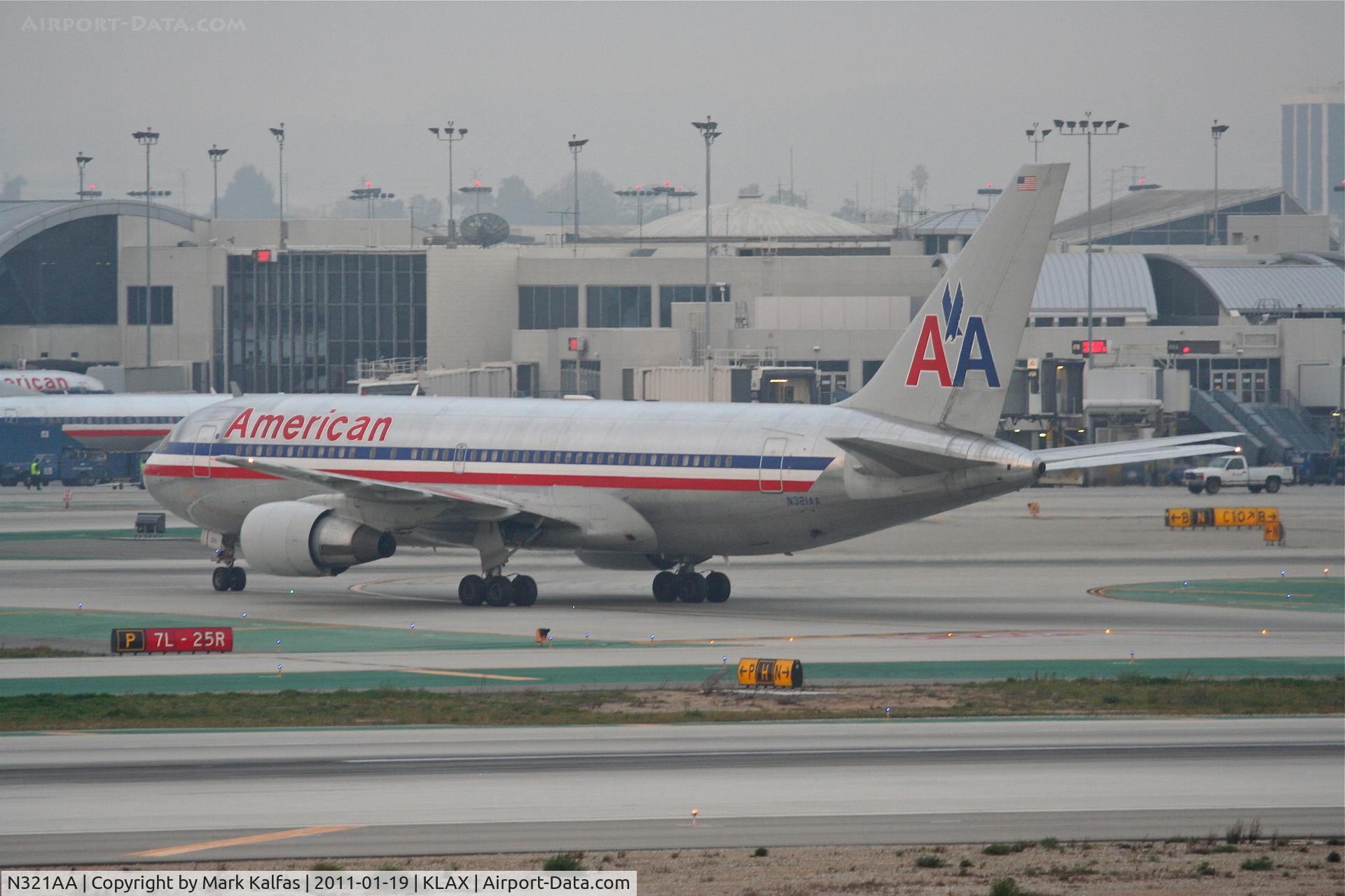 N321AA, 1986 Boeing 767-223 C/N 22322, American Airlines Boeing 767-223, N321AA on TWY P KLAX.
