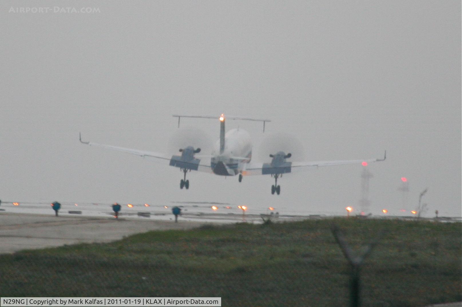 N29NG, 1997 Beech 1900D C/N UE-303, Northrop Grumman Raytheon Aircraft Company 1900D, 24R approach KLAX.