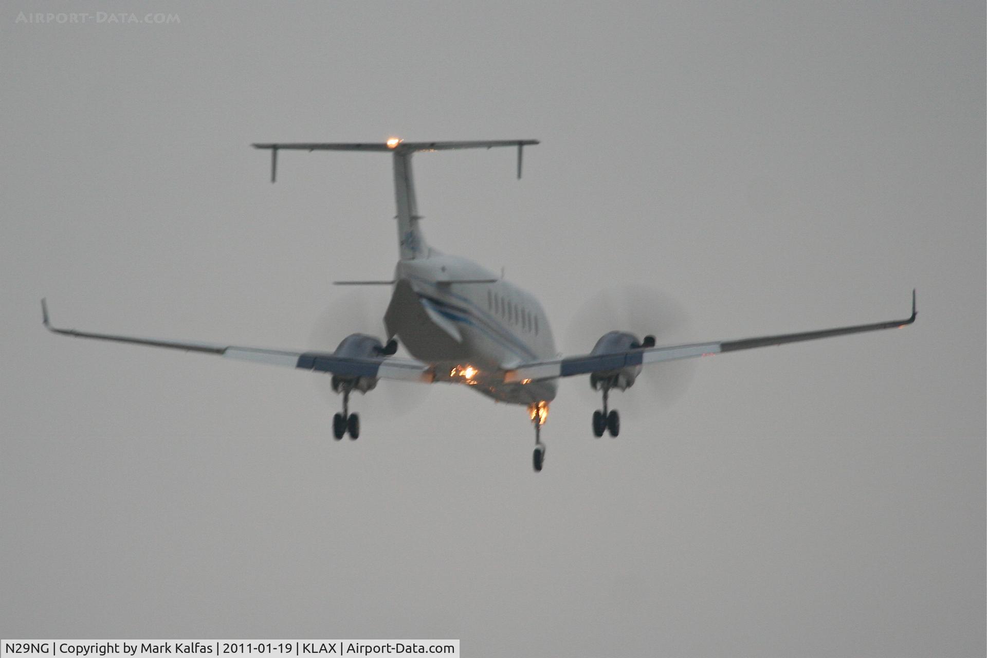 N29NG, 1997 Beech 1900D C/N UE-303, Northrop Grumman Raytheon Aircraft Company 1900D, 24R approach KLAX.