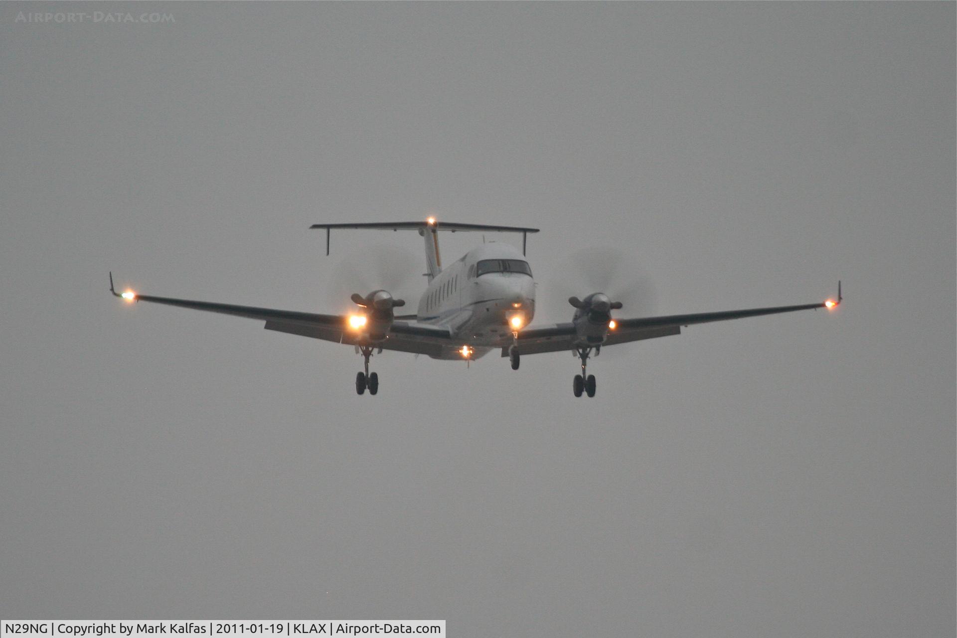N29NG, 1997 Beech 1900D C/N UE-303, Northrop Grumman Raytheon Aircraft Company 1900D, 24R approach KLAX.