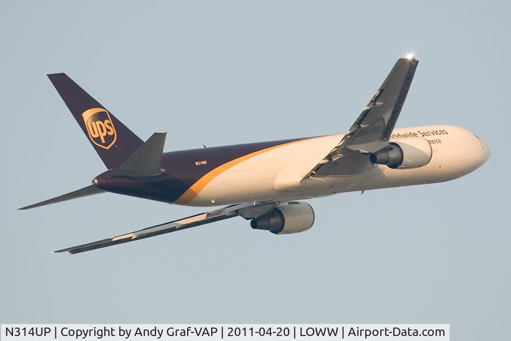 N314UP, 1996 Boeing 767-34AF C/N 27742, UPS 767-300