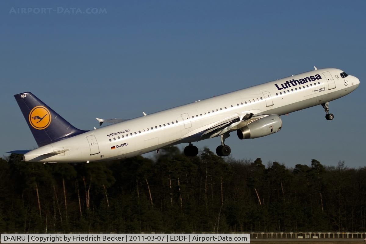 D-AIRU, 1997 Airbus A321-131 C/N 692, departure via RW18W