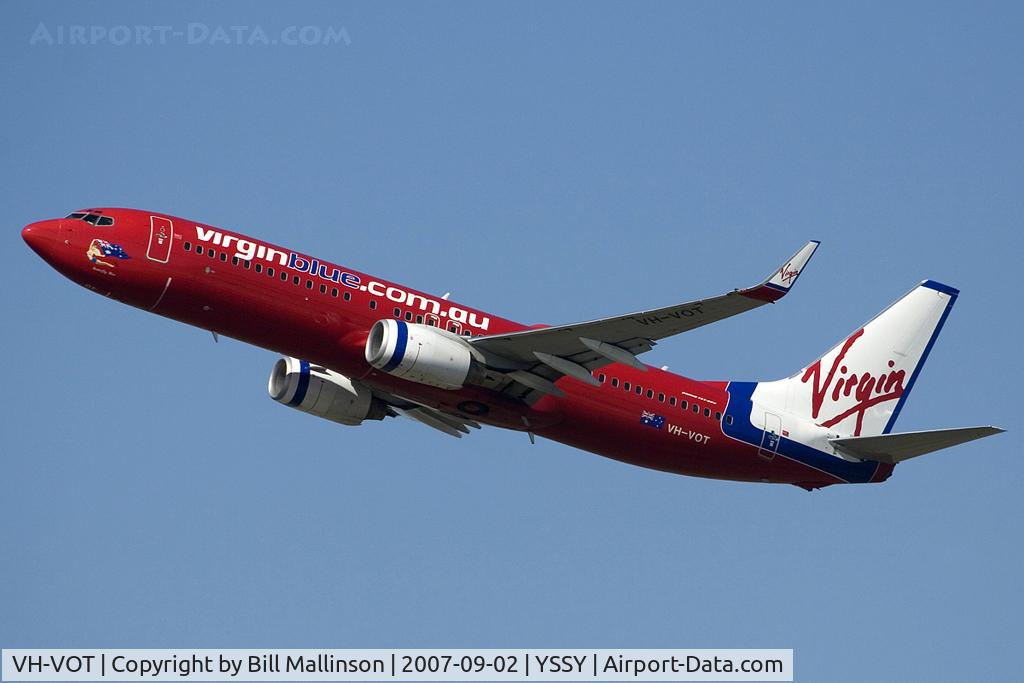 VH-VOT, 2004 Boeing 737-8FE C/N 33801, away from 34R