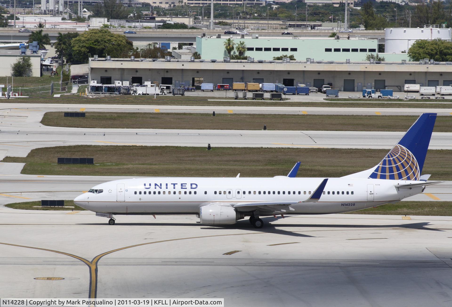 N14228, 1999 Boeing 737-824 C/N 28792, Boeing 737-800