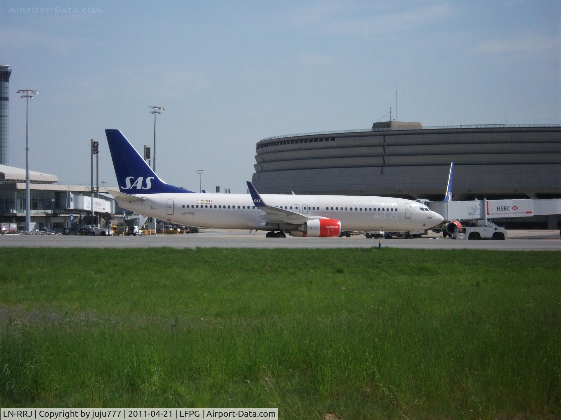 LN-RRJ, 2009 Boeing 737-883 C/N 34547, on transit at CDG