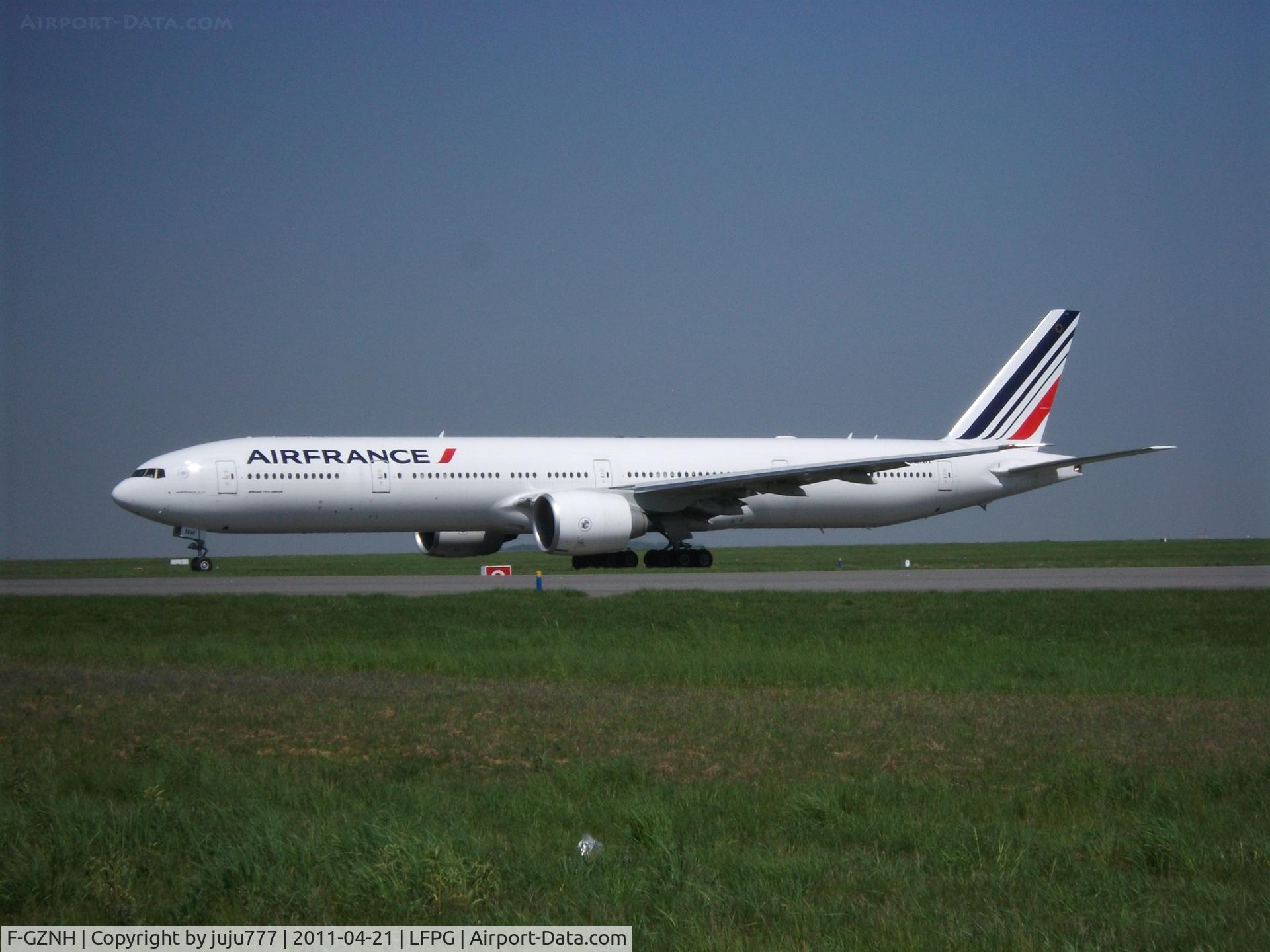 F-GZNH, 2010 Boeing 777-328/ER C/N 35544, at CDG
