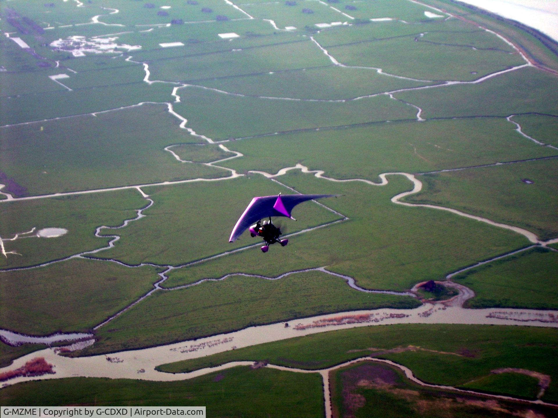 G-MZME, 1998 Medway Eclipser C/N 151/130E, Over St Mary's Marsh