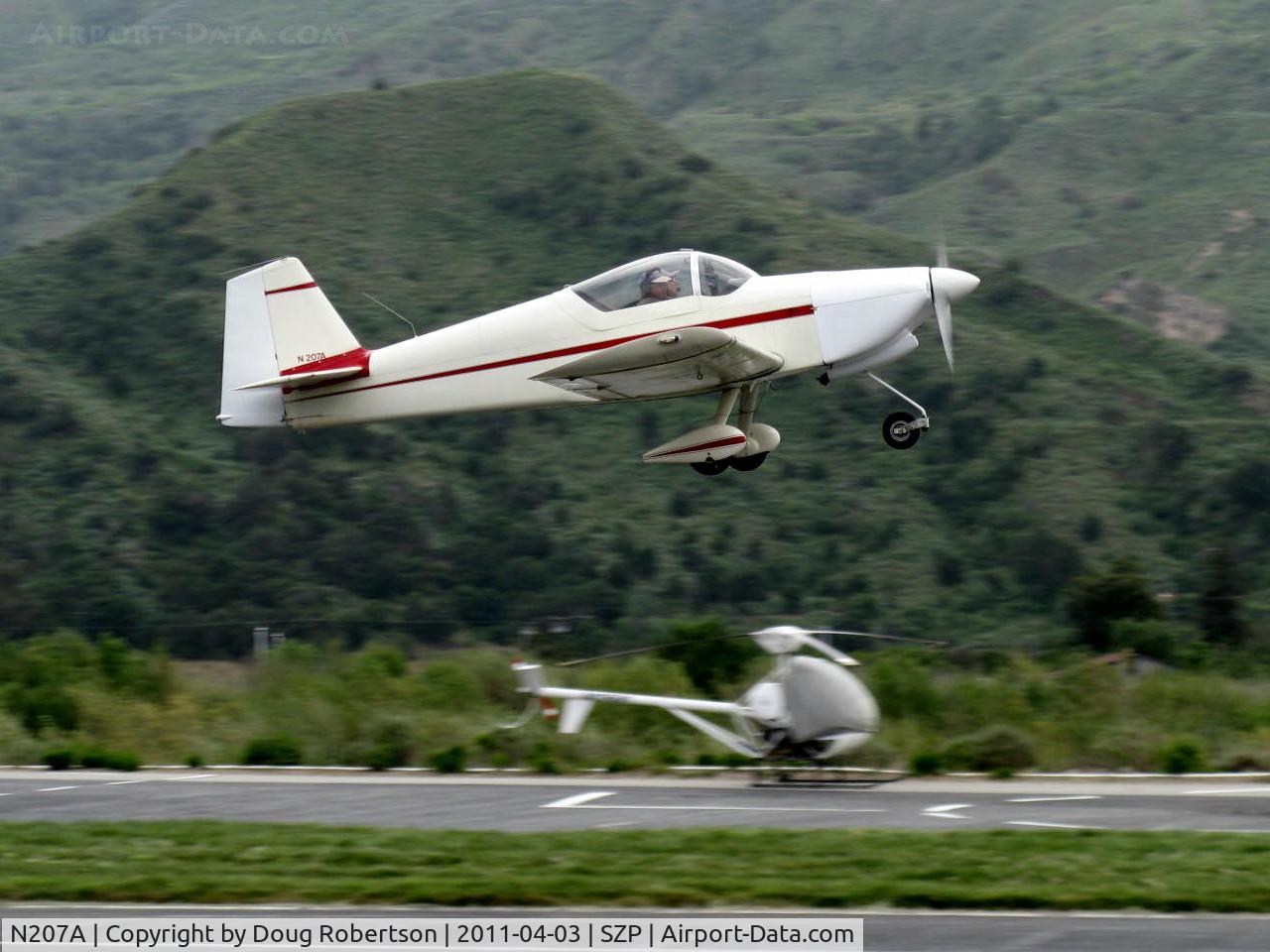 N207A, 1993 Vans RV-6A C/N 20430, 1993 Abercrombie VAN's RV-6A, Lycoming O-320 160 Hp, takeoff climb Rwy 22, panned shot