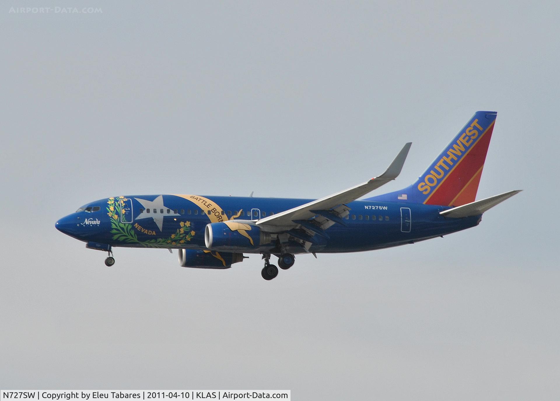 N727SW, 1999 Boeing 737-7H4 C/N 27859, Taken on final approach to McCarran International Airport in Las Vegas, Nevada.
