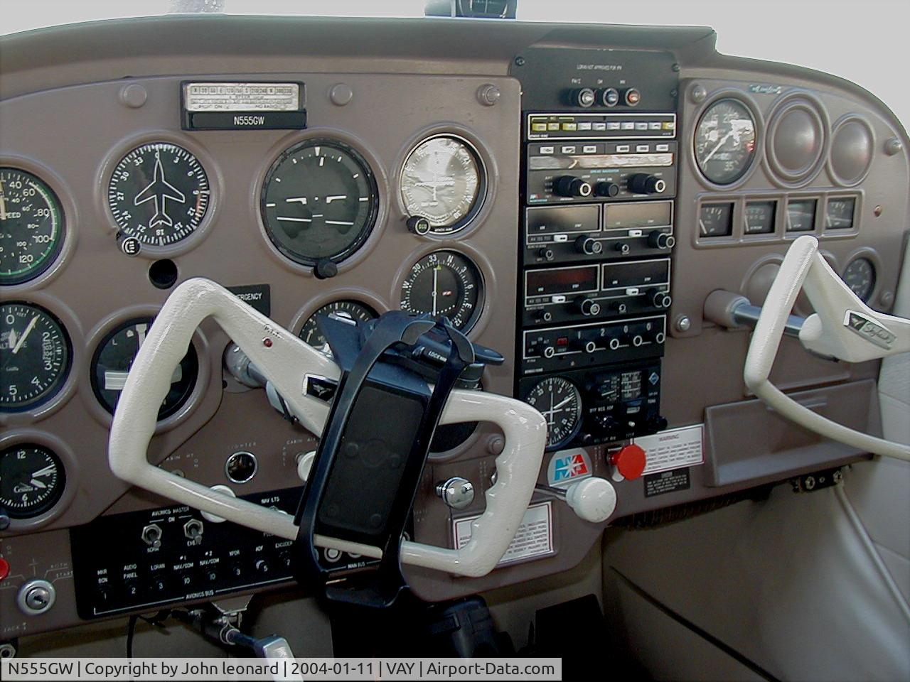 N555GW, 1964 Cessna 172E C/N 17251353, The office