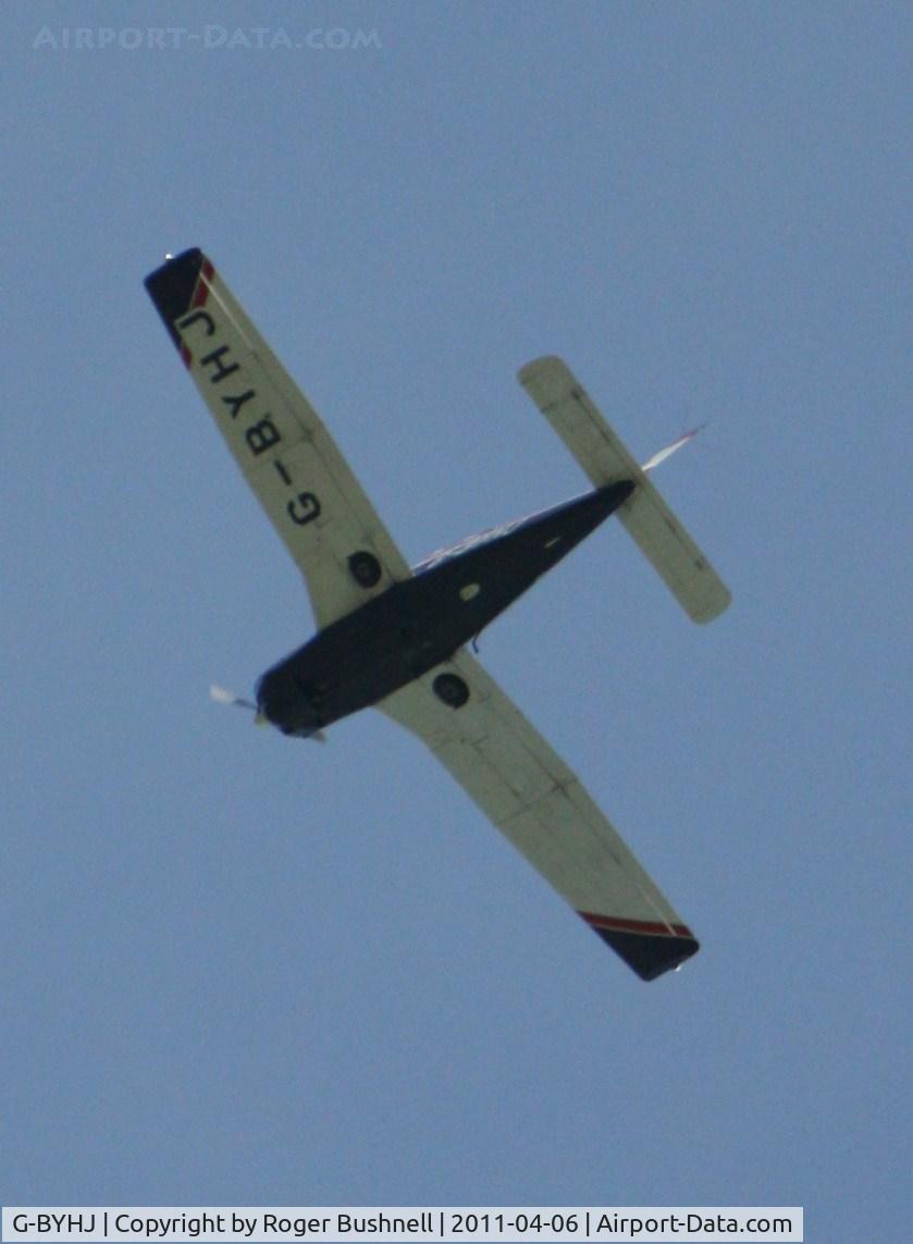 G-BYHJ, 1999 Piper PA-28R-201 Cherokee Arrow III C/N 28R-2844020, Flying over North Gorley Hampshire U.K.