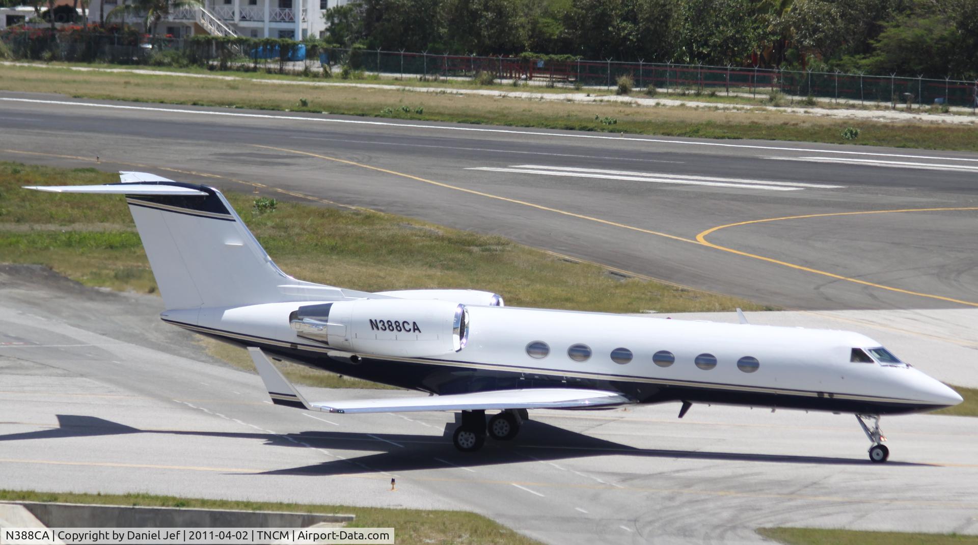 N388CA, 1987 Gulfstream Aerospace G-IV C/N 1034, N388CA taxing for take off at TNCM