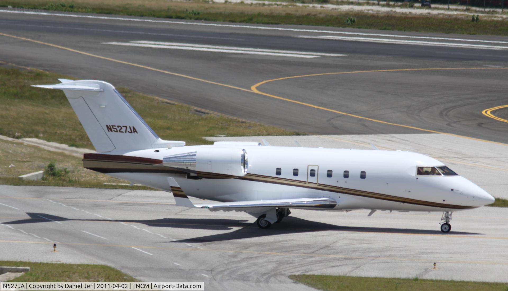N527JA, 1989 Canadair Challenger 601-3A (CL-600-2B16) C/N 5058, N527JA taxing for take off at TNCM