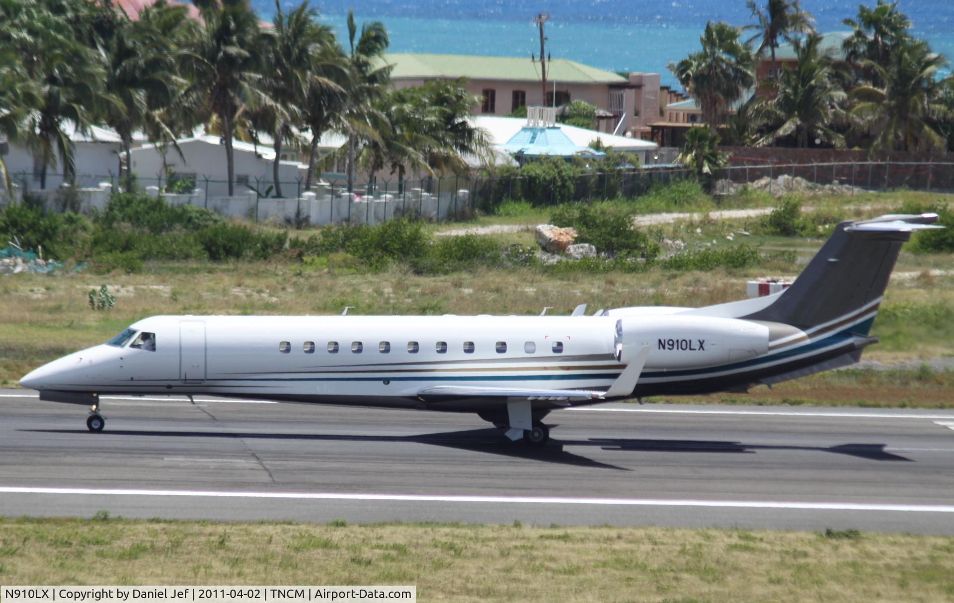 N910LX, 2006 Embraer EMB-135BJ Legacy C/N 14500952, N910LX departing TNCM
