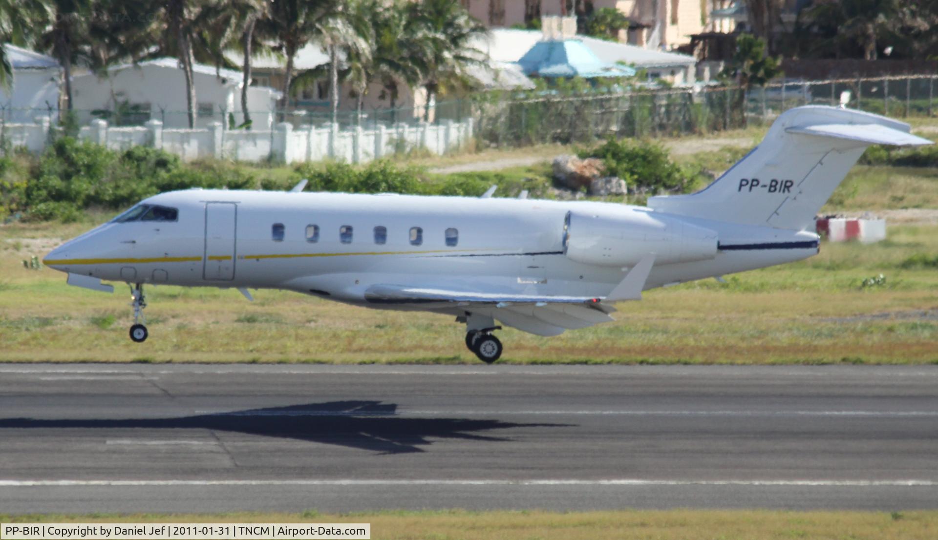 PP-BIR, 2007 Bombardier Challenger 300 (BD-100-1A10) C/N 20178, PP-BIR landing at TNCM