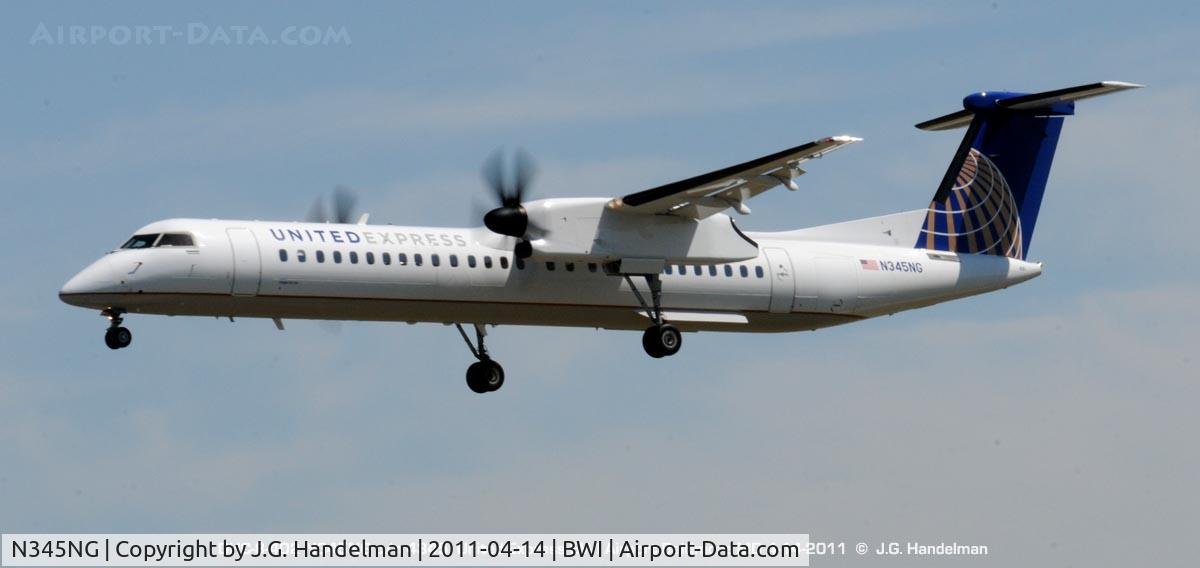 N345NG, 2010 Bombardier DHC-8-402 Dash 8 C/N 4345, landing on 33L