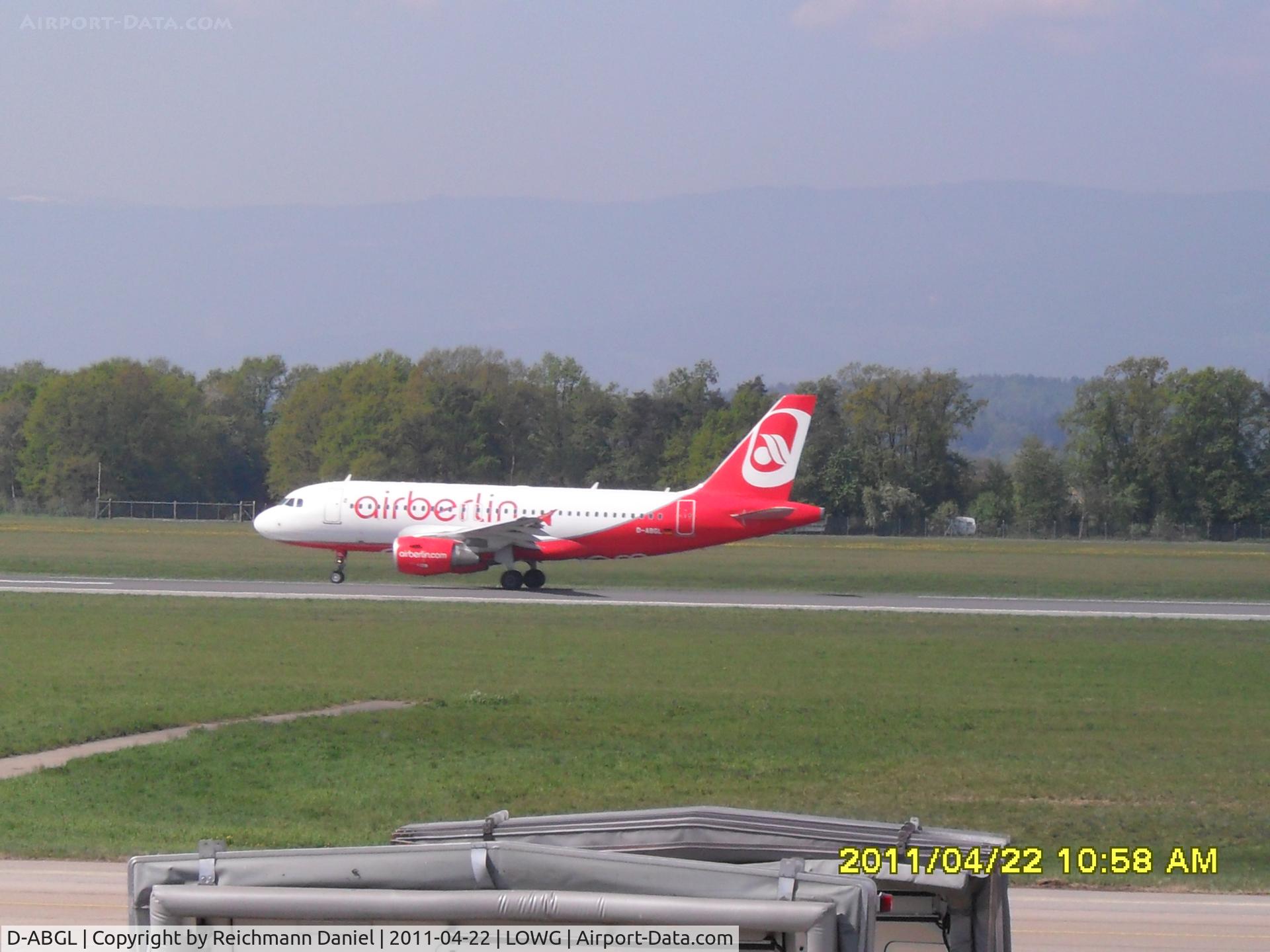 D-ABGL, 2008 Airbus A319-112 C/N 3586, Shortly before take off :)