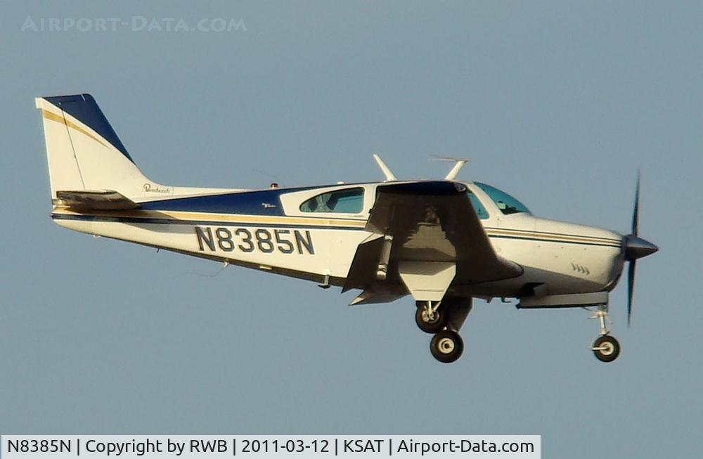 N8385N, 1968 Beech E33 Bonanza C/N CD-1166, Landing 12R
