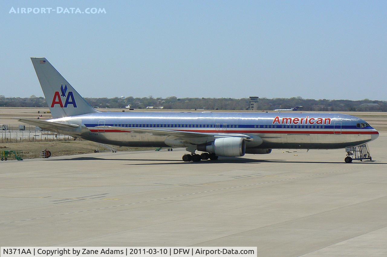 N371AA, 1992 Boeing 767-323 C/N 25198, American Airlines at DFW Airport