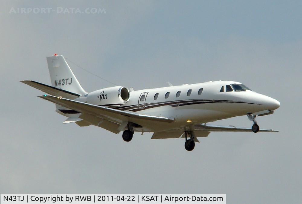N43TJ, 2011 Cessna 560 Citation XLS+ C/N 560-6072, Landing 12R