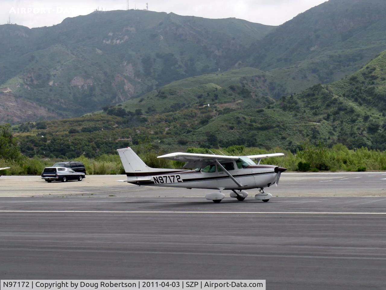 N97172, 1984 Cessna 172P C/N 17276162, 1984 Cessna 172P SKYHAWK II, Lycoming O-320-D2J 160 Hp, landing roll Rwy 22