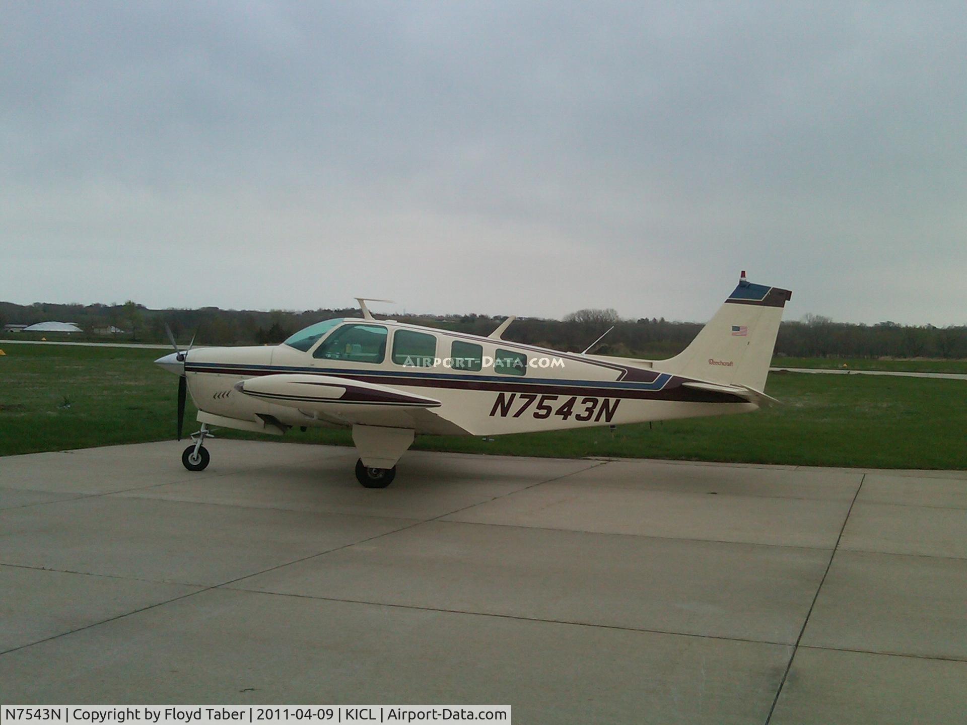 N7543N, Beech 36 Bonanza C/N E-58, On the ramp