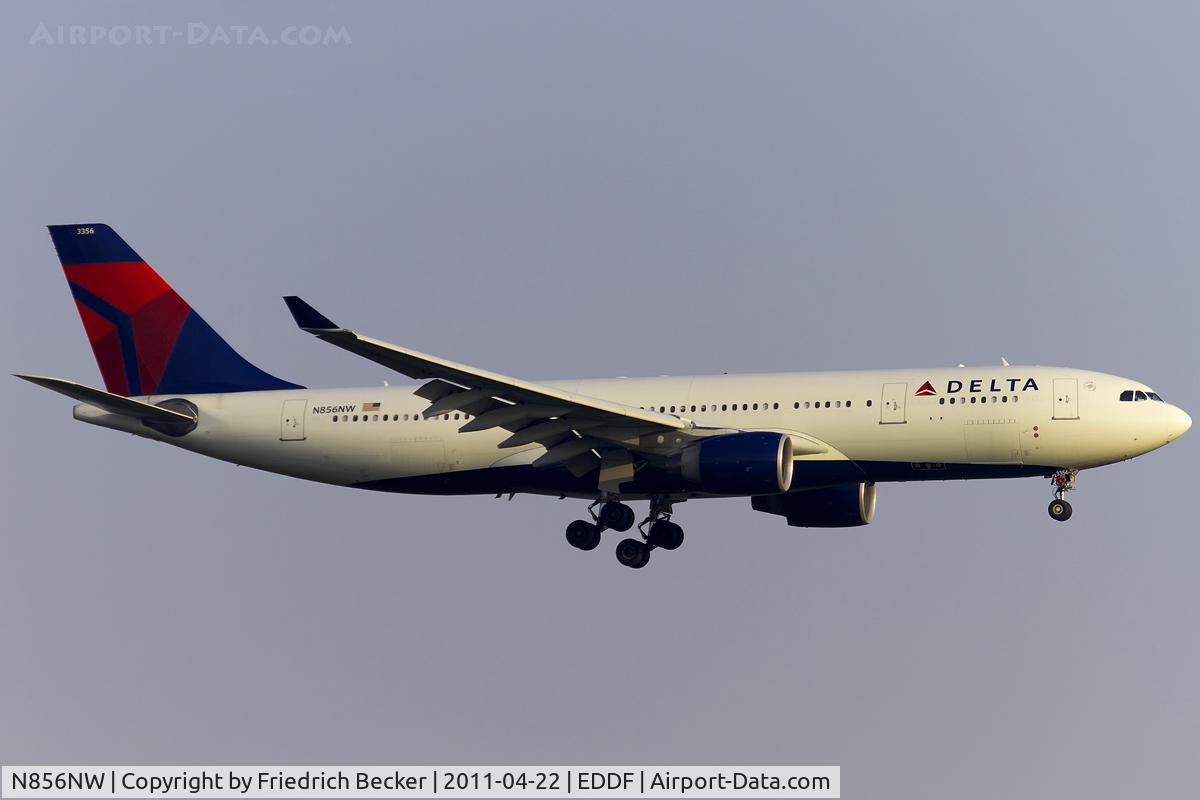 N856NW, 2004 Airbus A330-223 C/N 0631, on final