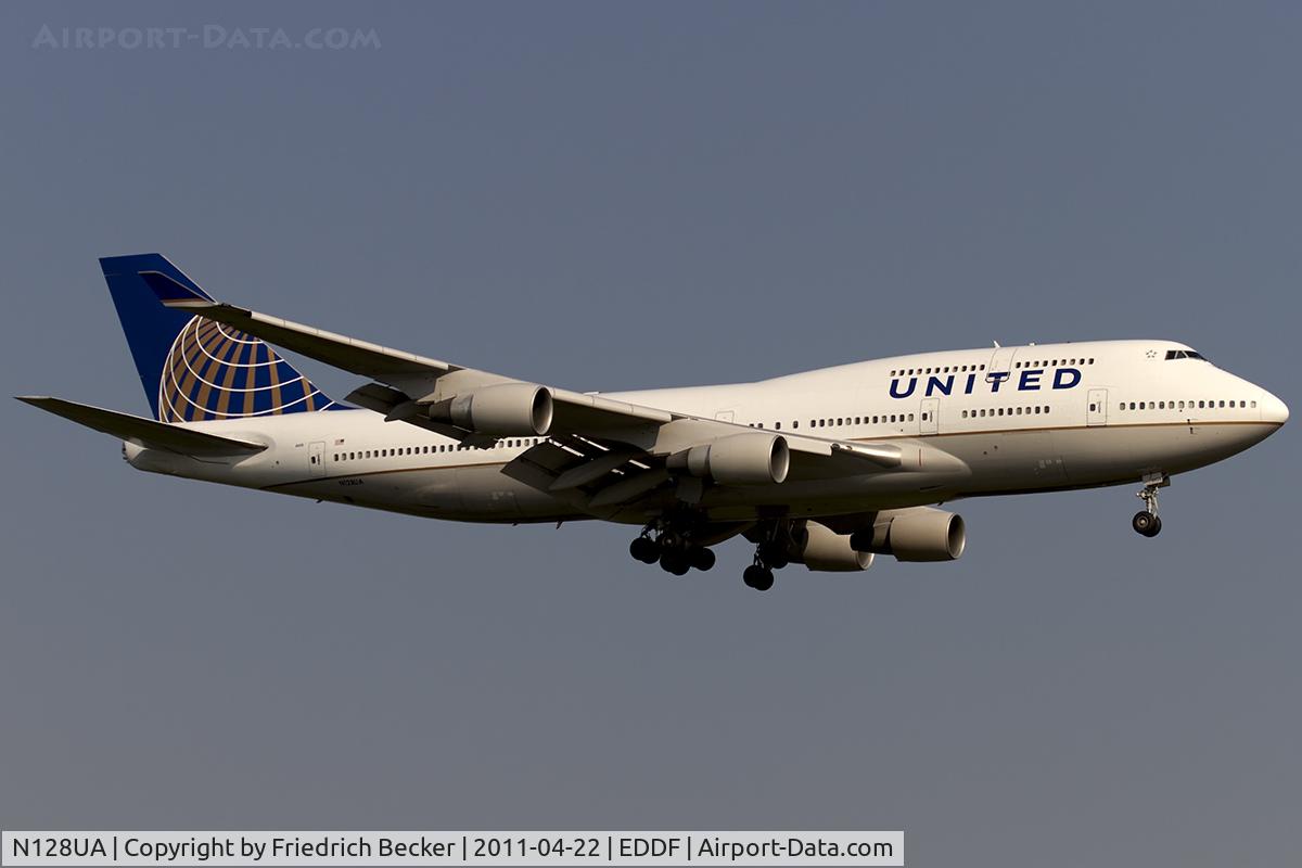 N128UA, 2000 Boeing 747-422 C/N 30023, on final