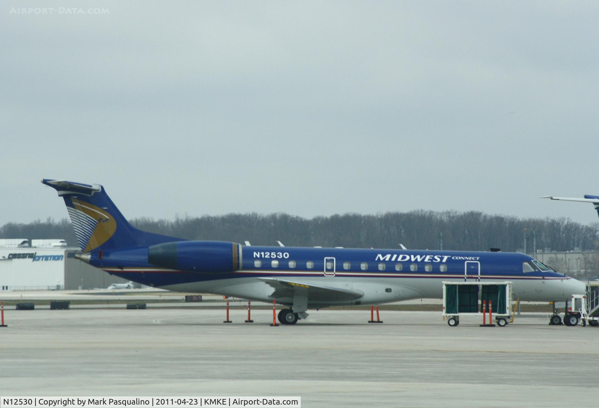 N12530, 2001 Embraer ERJ-135LR (EMB-135LR) C/N 145533, EMB-135LR