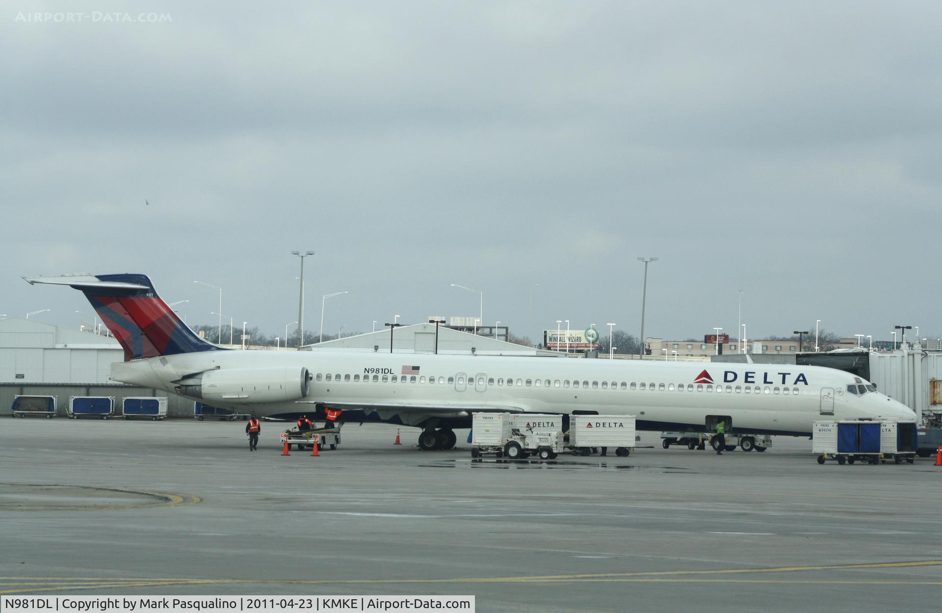 N981DL, 1991 McDonnell Douglas MD-88 C/N 53268, MD-88