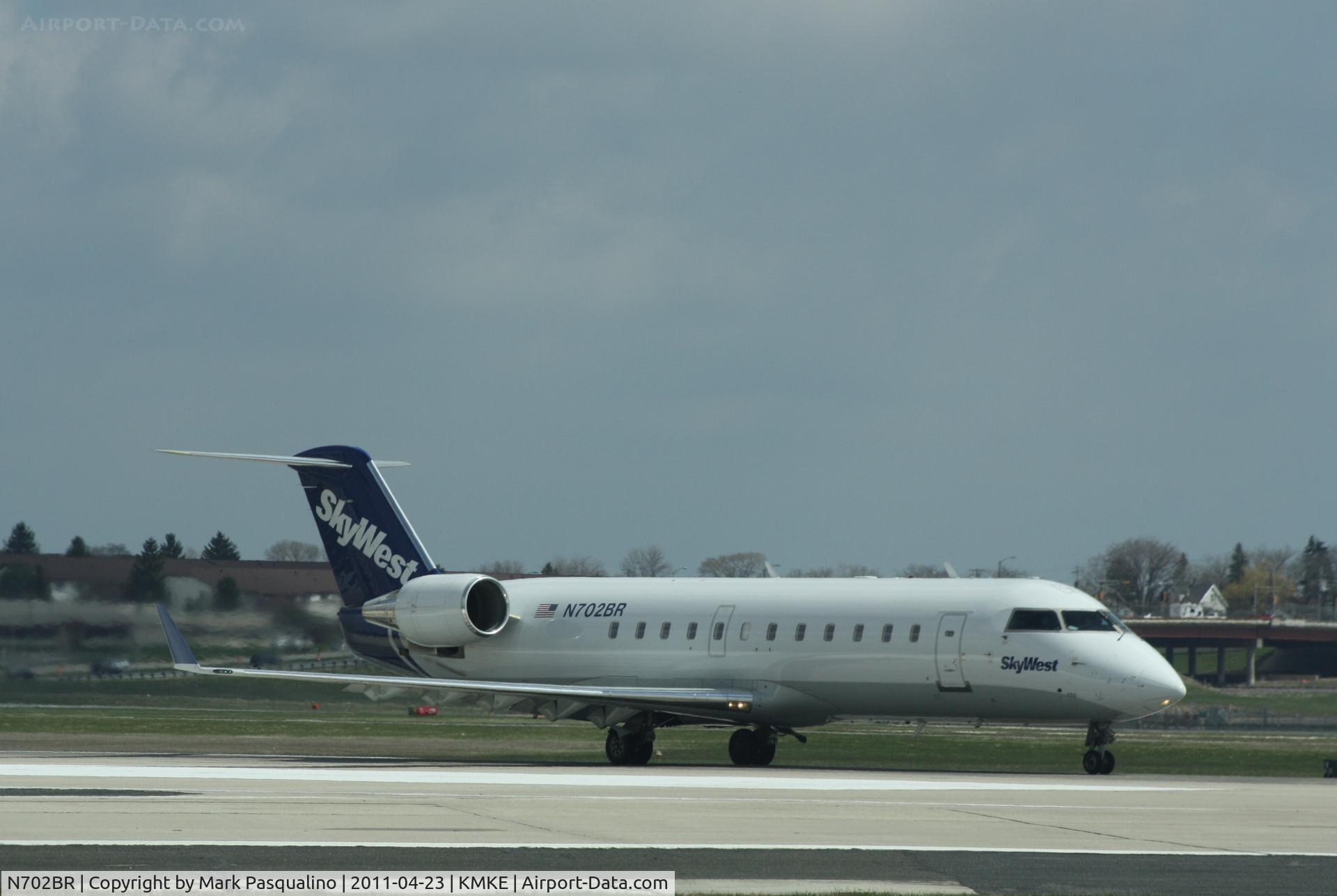 N702BR, 2000 Bombardier CRJ-200ER (CL-600-2B19) C/N 7462, CL-600-2B19