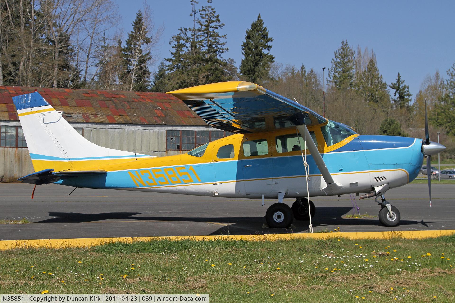 N35851, 1975 Cessna U206F Stationair C/N U20602757, Basking in the Spring sun