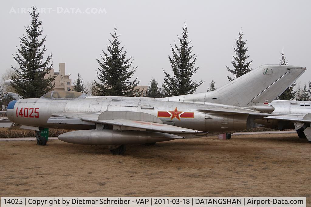 14025, Shenyang J-6B C/N 650733, Chinese Air Force Shenyang J6