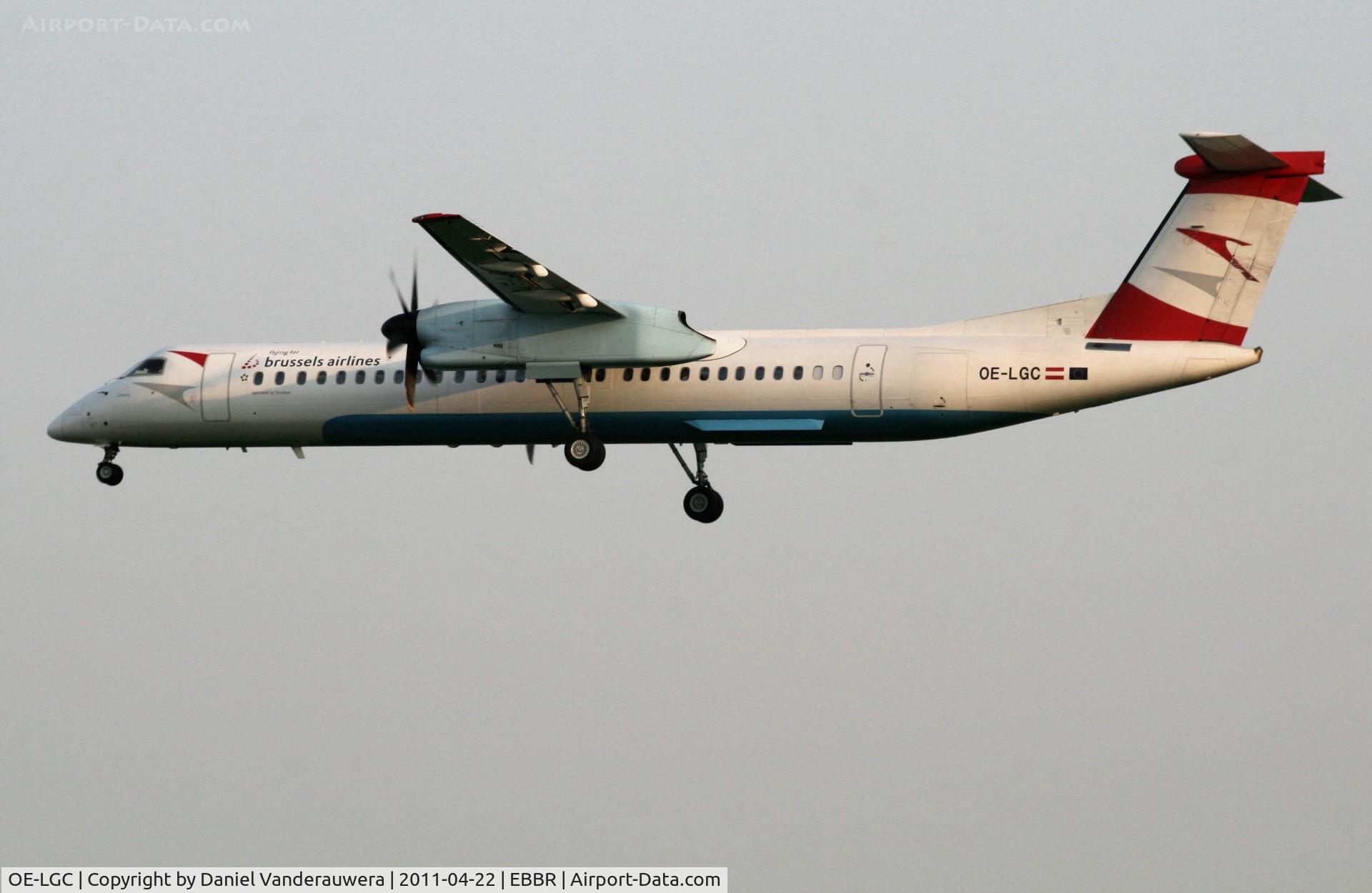 OE-LGC, 2000 De Havilland Canada DHC-8-402Q Dash 8 C/N 4026, Early arrival of flight SN2640 to RWY 25L