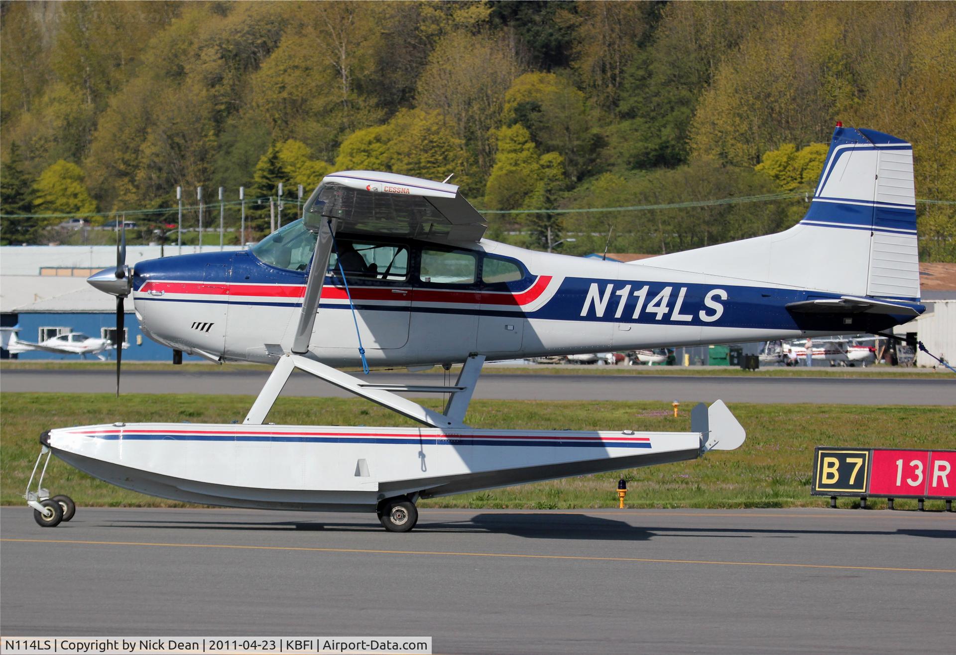 N114LS, 1976 Cessna A185F Skywagon 185 C/N 18503086, KBFI/BFI
