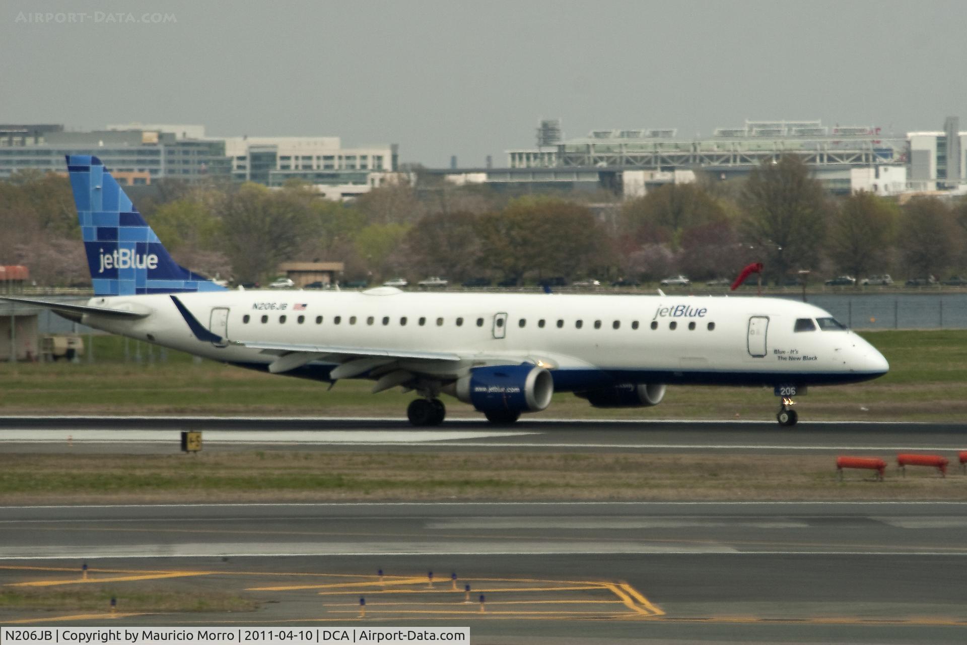 N206JB, 2006 Embraer 190AR (ERJ-190-100IGW) C/N 19000025, Jet Blue Embraer 190 landing at Reagan National