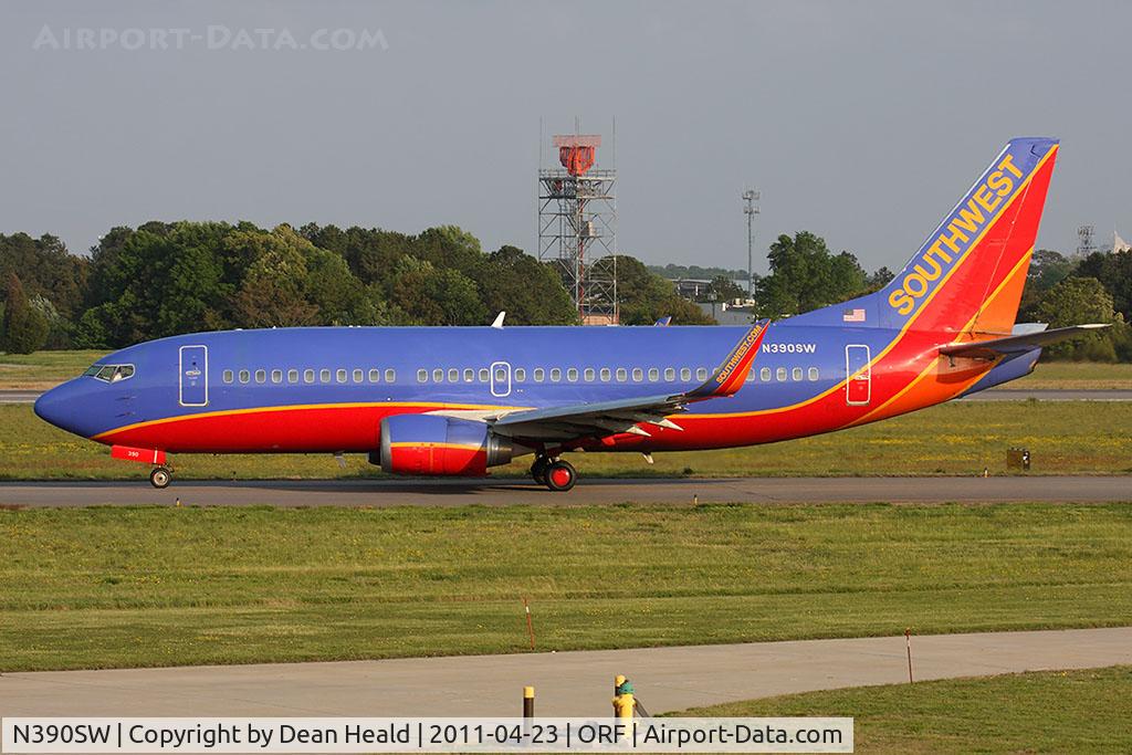 N390SW, 1994 Boeing 737-3H4 C/N 26593, Southwest Airlines N390SW (FLT SWA1819) taxiing to RWY 23 for departure to Jacksonville Int'l (KJAX).