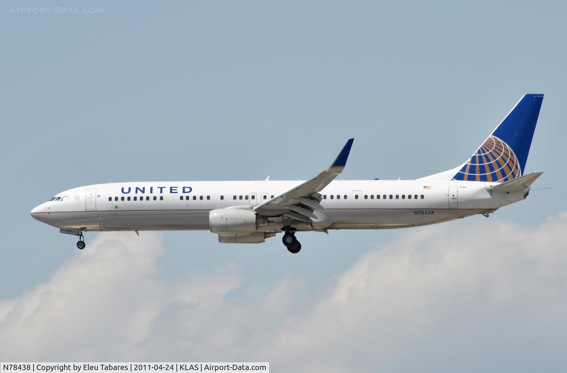 N78438, 2009 Boeing 737-924/ER C/N 33533, Taken during final approach to McCarran International Airport in Las Vegas, Nevada.
