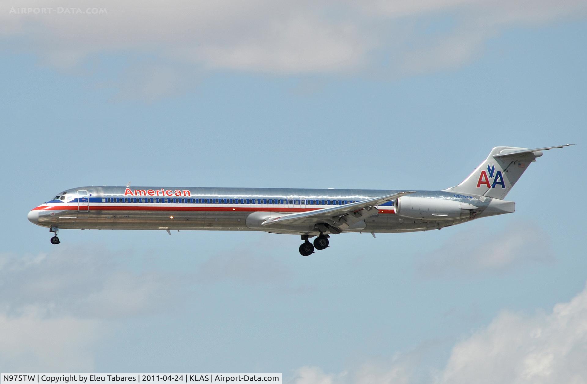 N975TW, 1999 McDonnell Douglas MD-83 (DC-9-83) C/N 53625, Taken during final approach to McCarran International Airport in Las Vegas, Nevada.