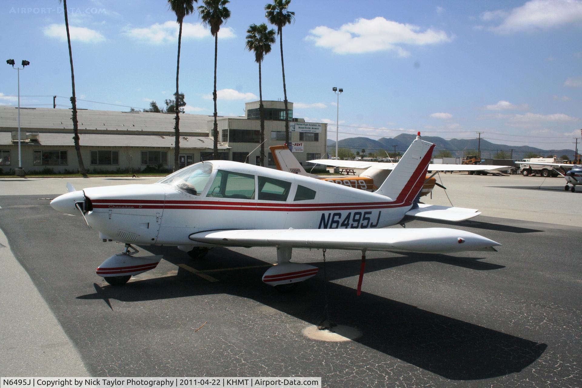 N6458J, 1968 Piper PA-28-180 C/N 28-4880, Sitting at Hemet