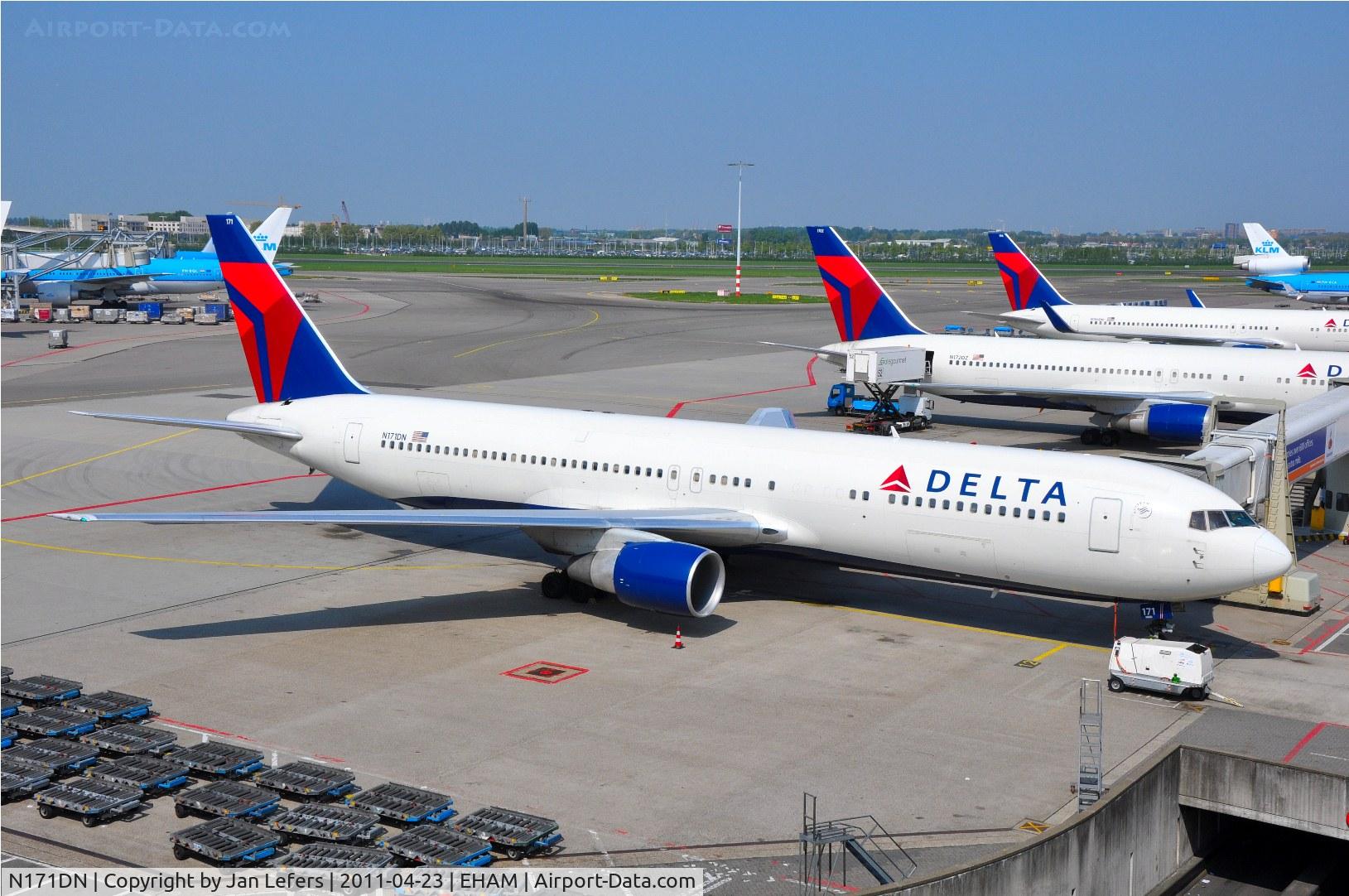 N171DN, 1990 Boeing 767-332 C/N 24759, Delta Air