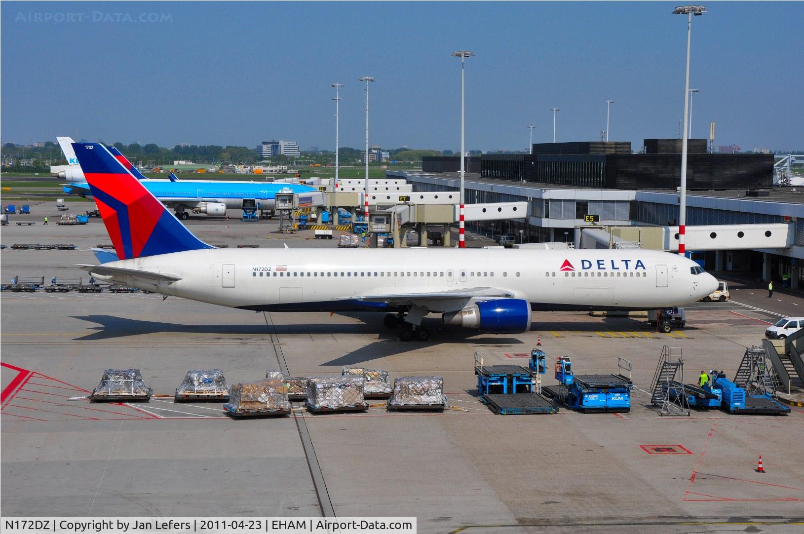 N172DZ, 1998 Boeing 767-332 C/N 29691, Delta Air