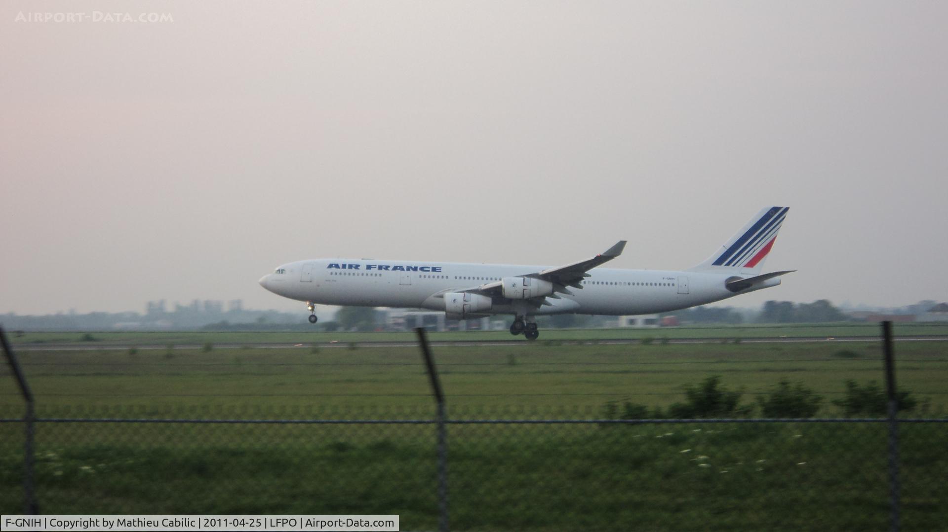 F-GNIH, 2000 Airbus A340-313X C/N 373, Airbus A340-313X landing runway 06