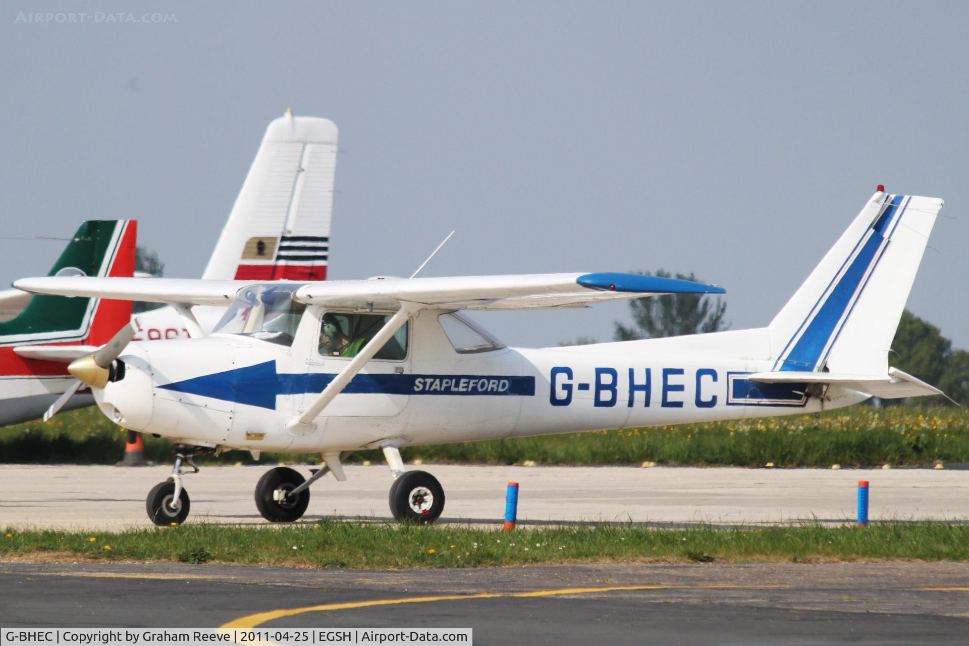 G-BHEC, 1979 Reims F152 C/N 1676, About to start for departure.