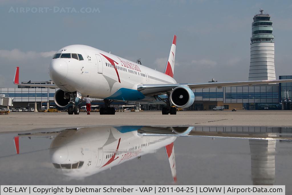 OE-LAY, 1998 Boeing 767-3Z9/ER C/N 29867, Austrian Airlines Boeing 767-300 - reflection