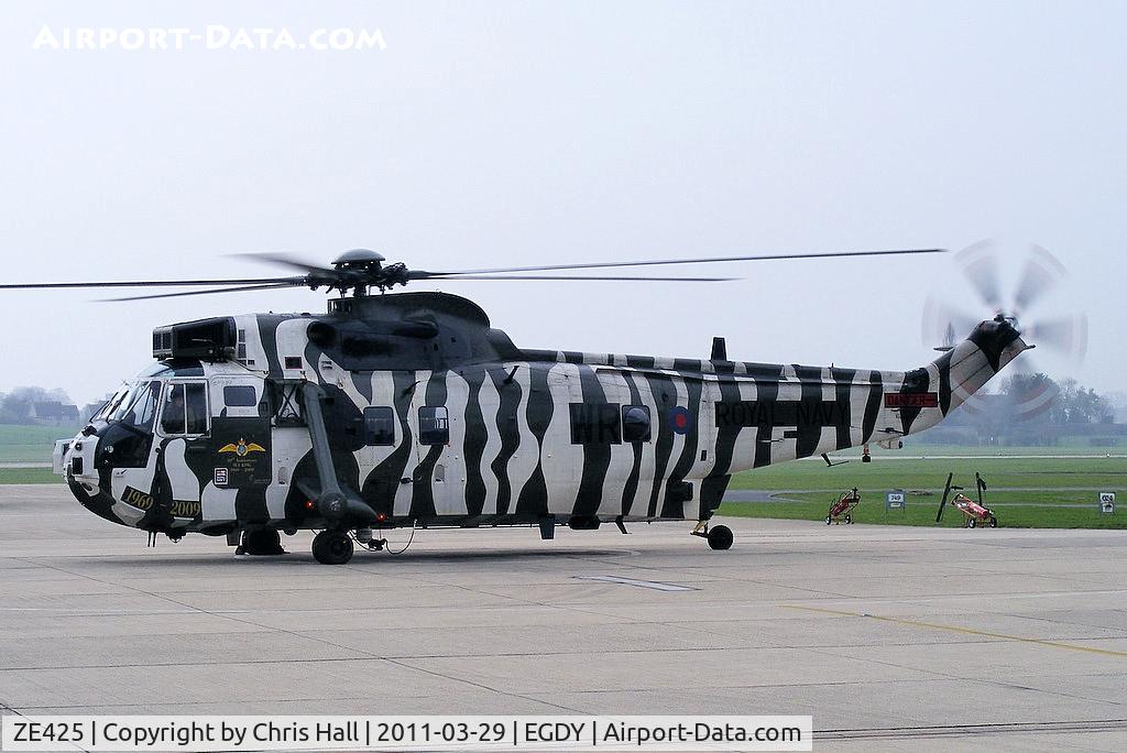 ZE425, 1985 Westland Sea King HC.4 C/N WA952, on the Apron outside 848 NAS hangar