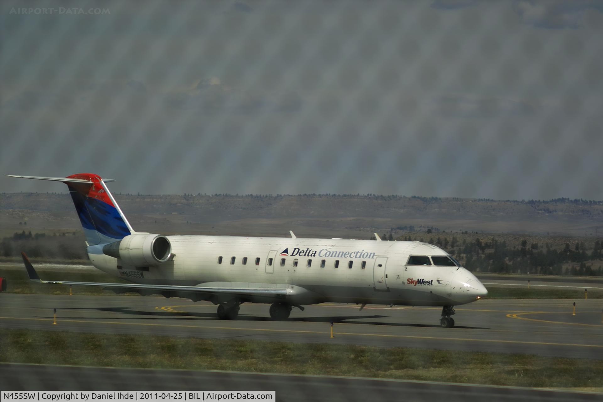 N455SW, 2003 Bombardier CRJ-200LR (CL-600-2B19) C/N 7760, Skywest Bombardier CL-600   Experimenting with an old Pentax Super Takumar 135mm screwmount lens